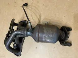 Toyota 0J020 Abgaskrümmer für Yaris 2 II 1.3VVTi