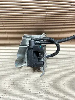 Soupape à vide OEM 70051308 pour Toyota Avensis II 2.0/2.2 D4D