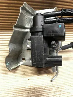 Válvula de vácuo OEM 70051308 para Toyota Avensis II 2.0/2.2 D4D