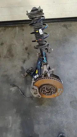 Hyundai Tucson IV 21- Assemblaggio Sospensione Sinistra 1.6 Ibrido OEM