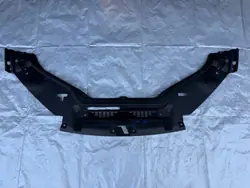 Cobertura de correia dianteira Maserati LEVANTE M161 OEM 670042318