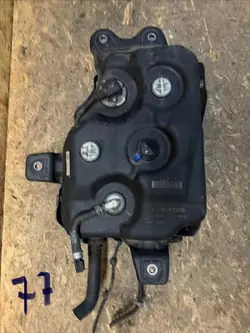 AdBlue-säiliö & Pumppu OEM SH9P-20-2G0 Mazda CX5 II