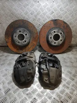 Fram Bromsok och Skivor Mercedes C-Klass W206 2023 OEM