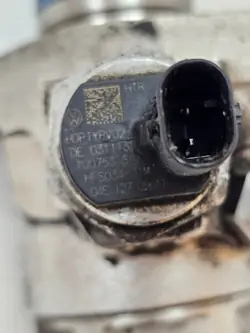 Pompe à carburant haute pression Skoda Fabia 3 1.2 TSI OEM 04E127026AT