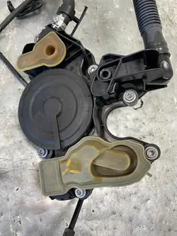 AUDI A4 B8 1.8 TFSI Séparateur d'huile d'air 06K103495C