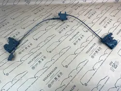 AUDI A3 8V 12-20 Huvar lås kabel komplett 8V0823509