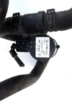 Pompe à eau Volkswagen 7L0965561A
