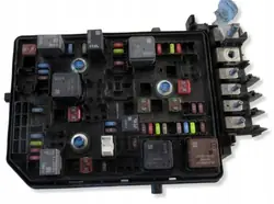 Caja de fusibles Opel Astra K OEM 39119225 - Usado
