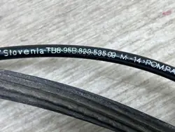 Cable de cierre del capó Porsche OEM 95B82353509 - Usado
