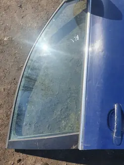 OEM LA5E Oikea etuoven lasi VW Passat B5:lle