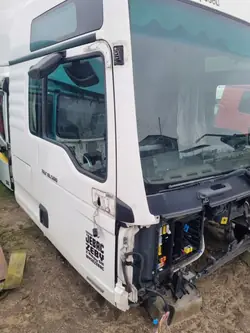 MAN TGX Ohjaamoneljännespylväs Oikea OEM Käytetty