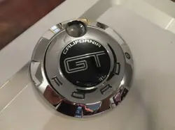 Emblème coffre OEM 7R33-6342508-BB Mustang GT/CS