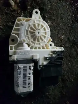 Motor de janela dianteira esquerda OEM 1J4839729C VW