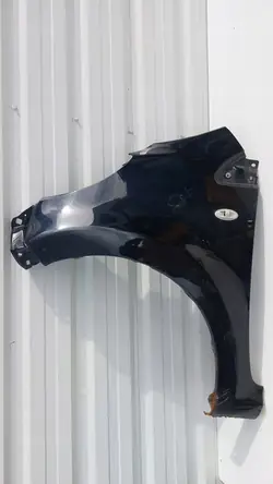 Fram vänster skärm Citroen C1 Peugeot 107 05-14 OEM