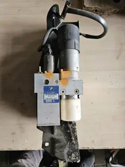 Mécanisme Pompe Hydraulique Coffre BMW E61 OEM 7111867