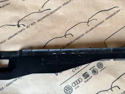 Audi Q3 F3 Kylare tätningsremsa OEM 83A121332A Höger