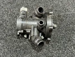 VW 1.8 2.0 TFSI Termostat Hus 06L121111M