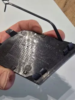 Audi A5 B9 S-Line Frontstoßstangen-Anhängerkupplungsabdeckung OEM 8W6807241C