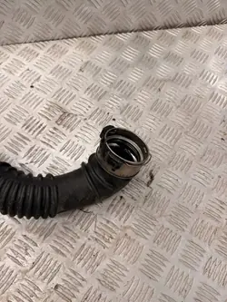Intercooler-putki OEM A6070900242 Mercedes A-luokalle