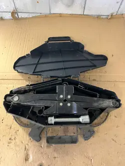 OEM 8200727771 reparationslåda med domkraft