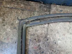 Mercedes-Benz OE USZCZELKA SZYBY - Joint Usagé