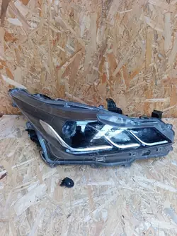 Farol direito Toyota Corolla E21 2019-2025 Sedan NJH65RY