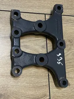 Reaktiovarren kiinnitys OEM 5010557861Q - Käytetty