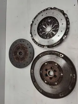 Kit de embreagem Volkswagen PASSAT B5.5 038141032Q