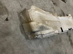 Lämpösuoja OEM 97050456508 Porsche Panameralle