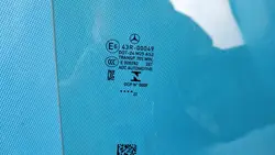 Vitre Portière Droite Arrière Mercedes W206 C200 OEM A2067352200