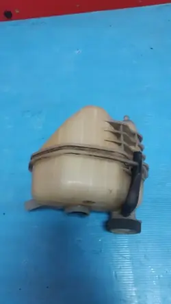 Réservoir OEM 77010-0D020-B Toyota Yaris II 1.4 D4D