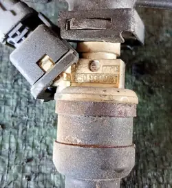 Rampe d'injection Hyundai Lantra 1.6 35310-23010