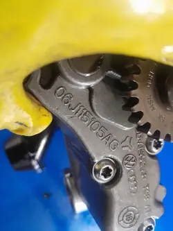 Audi OE Oliepomp OEM 06J115105AG - Gebruikt