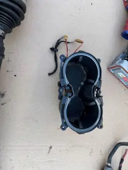 Suporte de copo Audi Q3 8U OEM 8U0862533 - Usado