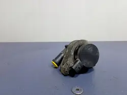 VOLVO V40 II 2.0 D2 Vattenpump 31320347