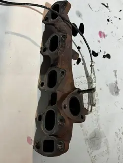 Pakoputken keräin OEM 2455098 Hyundai Staria 2.2D:lle