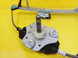 Lada OEM DRC65865 manuell fönsterregulator vänster bak