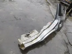 Suzuki OE OEM c/1112 Bakre vänster kvartsstänkskärm