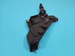 Moldura de farol esquerdo Audi Q5 08- 8R0941453A