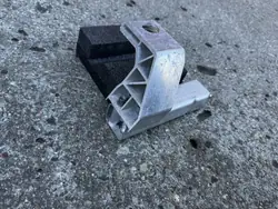 Support radiateur gauche zone déformable Mercedes Classe C 205 OEM