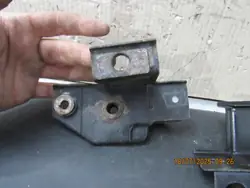 Support de Radiateur Supérieur OEM UCHWYT CHŁODNICY GÓRNY LEWY PRAWY VERSO 09- 2.0 D4D