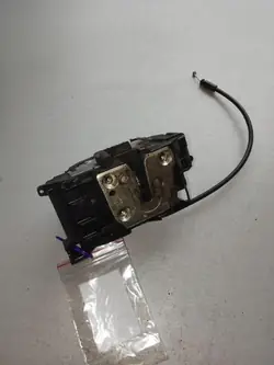 Framhöger dörrlås OEM 12504457 - Renault Clio III