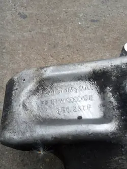 Audi A4 B7 Support de Roue Avant Gauche 8E0407253E