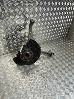 Mercedes-Benz Pyörännapa OEM A0004213520 Etu