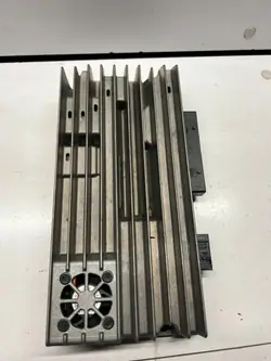 8T0035223AK Vahvistin Audi S5:lle - Käytetty Audi OE