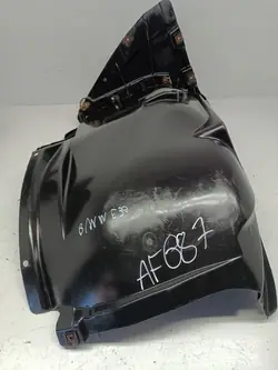 Arco de roda inferior esquerdo BMW E87 07r. OEM 51777059375