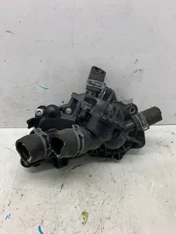 Pompe à eau OEM 04C121042E pour Skoda Fabia III