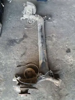 Viga do eixo traseiro NISSAN QASHQAI J11 - Peça OEM
