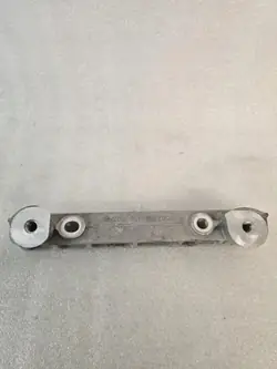 Volvo moottorin tuki OEM 32137504 vasen puoli