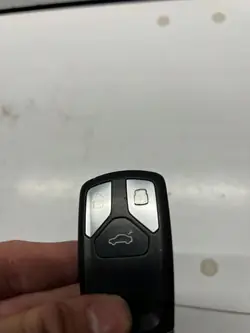 Llave o tarjeta Audi A4/S4 B9 OEM YQP4122